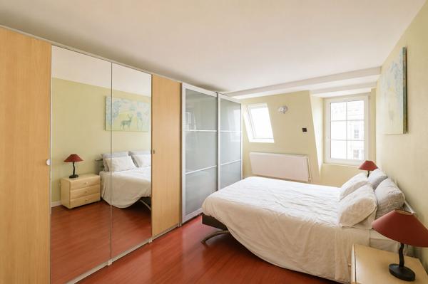 Appartement triplex Nevers, hyper centre, 4 chambres, garage double sécurisée, investissement, 2H30 de PARIS, douche