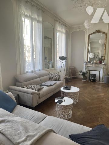 ELBEUF. Maison de maître de 230m² - 6 chambres 
