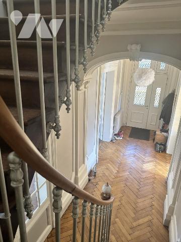 ELBEUF. Maison de maître de 230m² - 6 chambres 