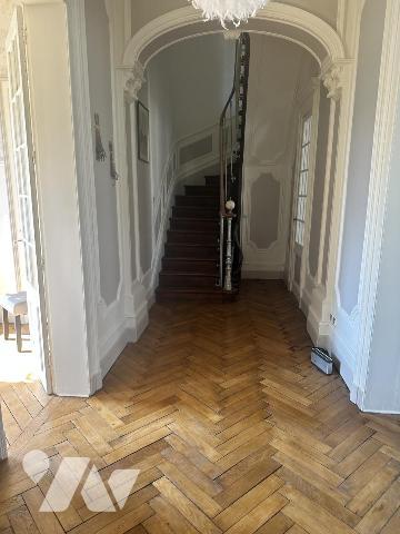 ELBEUF. Maison de maître de 230m² - 6 chambres 