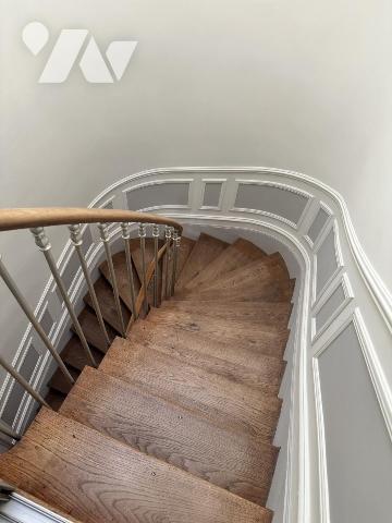 ELBEUF. Maison de maître de 230m² - 6 chambres 