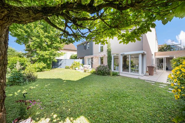 Chalon sur Saône centre ville Maison spacieuse 4 chambres, bureau jardin et garage double !