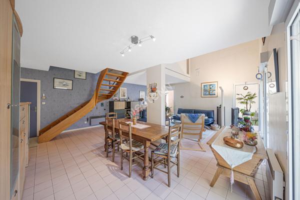 Chalon sur Saône centre ville Maison spacieuse 4 chambres, bureau jardin et garage double !