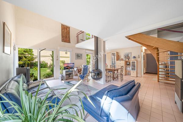 Chalon sur Saône centre ville Maison spacieuse 4 chambres, bureau jardin et garage double !