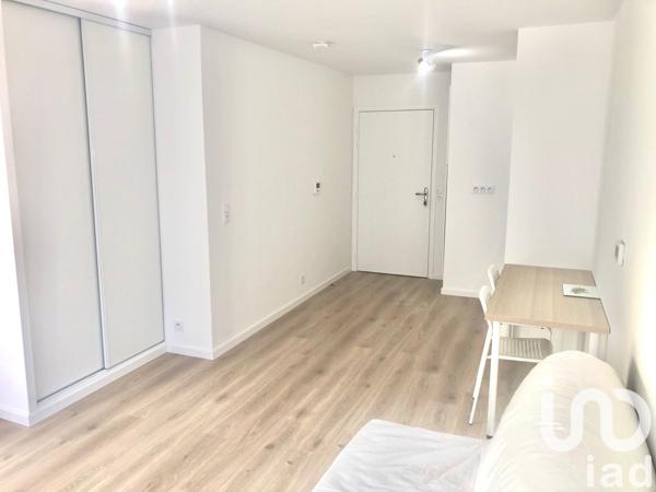 Location appartement 1 pièce 28 m² Guyancourt