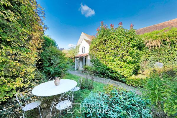 Maison de campagne et ses dépendances dans un écrin de verdure