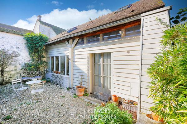Maison de campagne et ses dépendances dans un écrin de verdure
