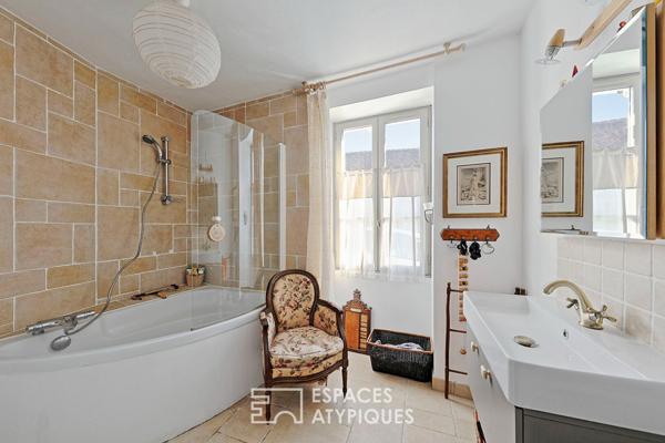 Maison de campagne et ses dépendances dans un écrin de verdure