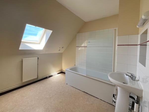 Appartement à vendre au centre-ville de Mehun Sur Yevre