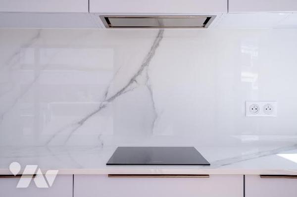 Rare : 2 pièces rénové avec terrasse plein ciel, dernier étage, vue monumentale