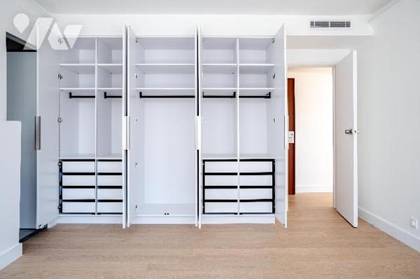 Rare : 2 pièces rénové avec terrasse plein ciel, dernier étage, vue monumentale