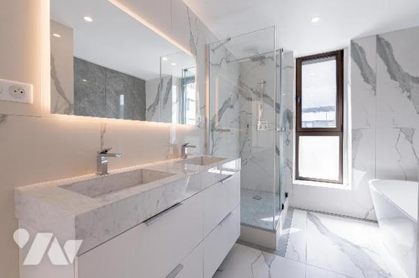 Rare : 2 pièces rénové avec terrasse plein ciel, dernier étage, vue monumentale