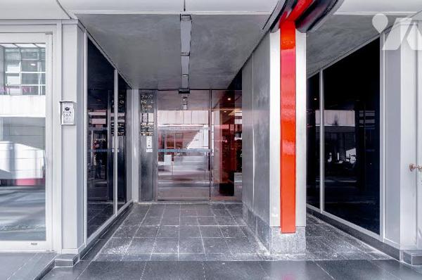 Rare : 2 pièces rénové avec terrasse plein ciel, dernier étage, vue monumentale