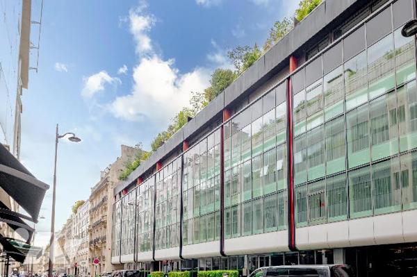 Rare : 2 pièces rénové avec terrasse plein ciel, dernier étage, vue monumentale