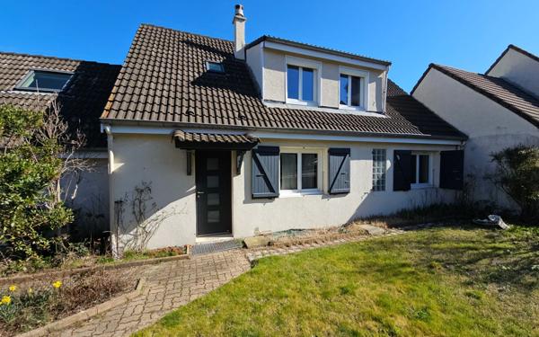 Maison à vendre    5 pièces •  Saint-Genest-Lerpt