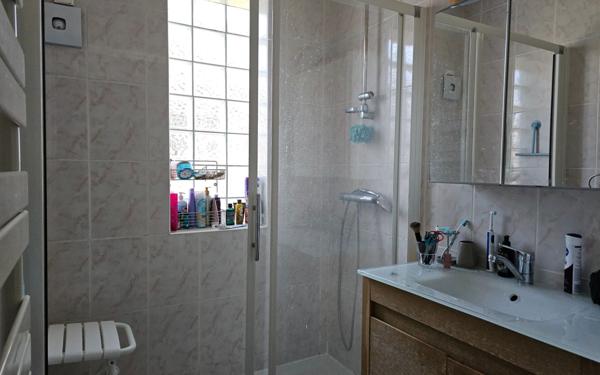 Maison à vendre    5 pièces •  Saint-Genest-Lerpt