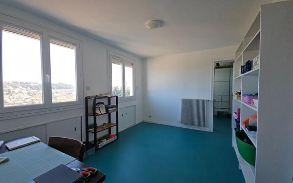 Maison à vendre    5 pièces •  Saint-Genest-Lerpt