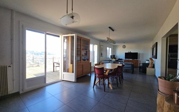 Maison à vendre    5 pièces •  Saint-Genest-Lerpt