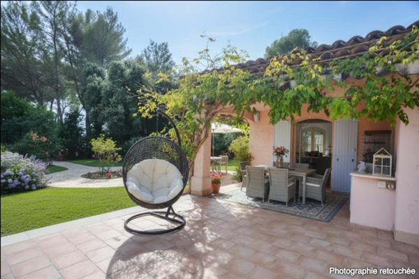 Villa à Mougins ? 8 pièces, 5 chambres, 436 m² sur un terrain de 9 500 m²