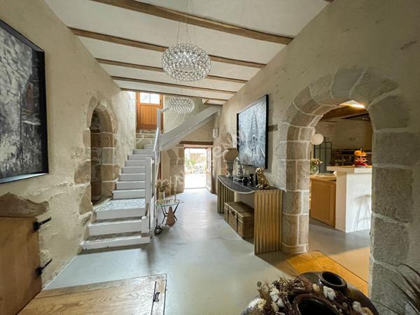 Charmante maison en pierre à vendre dans le centre-bourg de Ambon