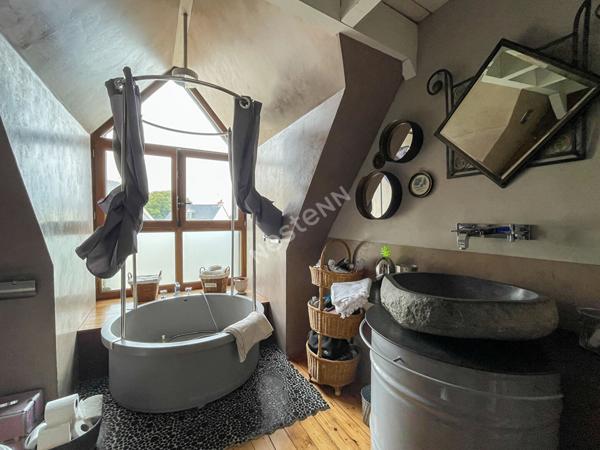 Charmante maison en pierre à vendre dans le centre-bourg de Ambon