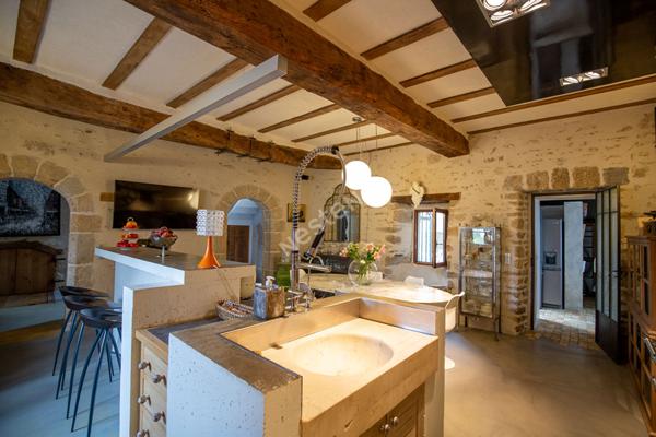 Charmante maison en pierre à vendre dans le centre-bourg de Ambon