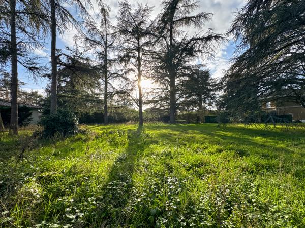 Saint-Bernard (01600) Terrain à bâtir 1000 m² – Emplacement recherché à Saint-Bernard, calme et proche gare