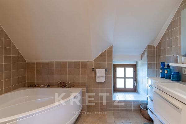 Chaumière authentique et son penty