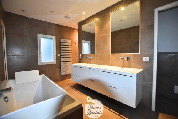 Maison 9 pièces - 275 m²