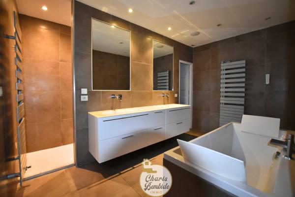 Maison 9 pièces - 275 m²