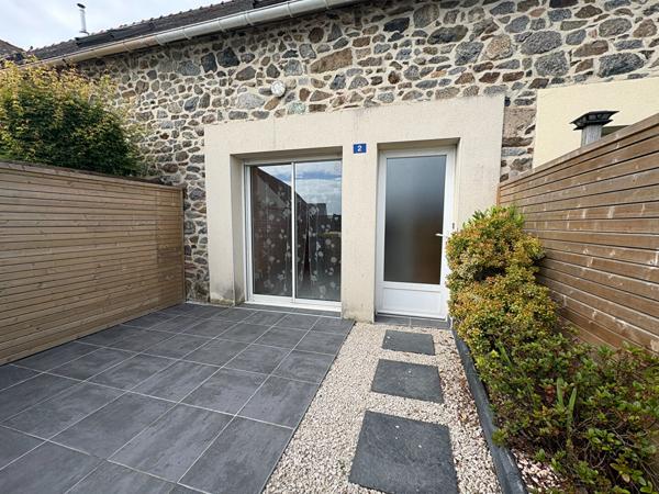 A LOUER  PETITE MAISON BOURG LANGUEUX