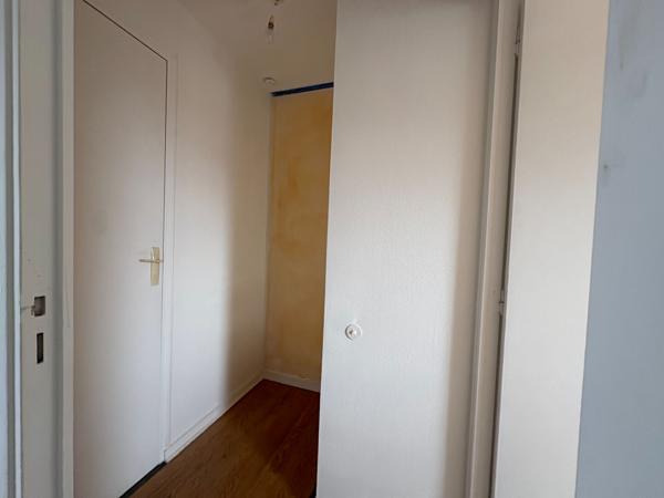 A LOUER  PETITE MAISON BOURG LANGUEUX