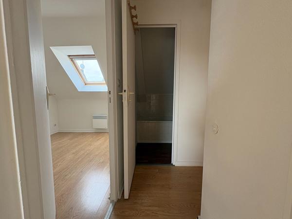A LOUER  PETITE MAISON BOURG LANGUEUX