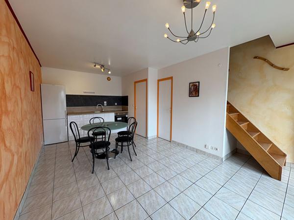 A LOUER  PETITE MAISON BOURG LANGUEUX