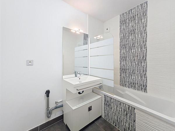 PLACE DE LA TRANCHEE - TRAM et COMMODITES - Appartement Tours 3 pièces 6- m2