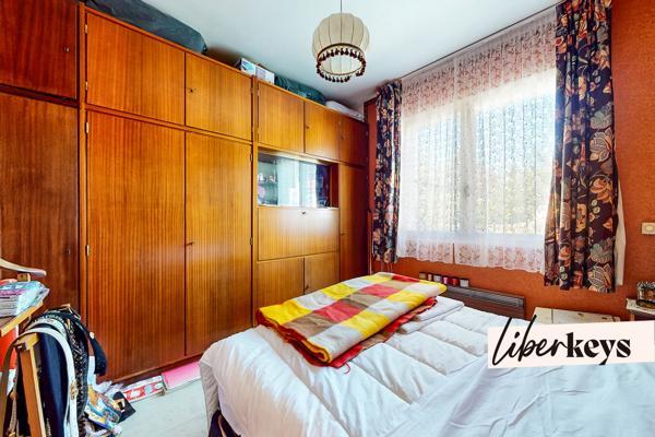 EYBENS – Maison familiale de 120 m² sur 1 070 m² de terrain, sous-sol complet et combles aménageables