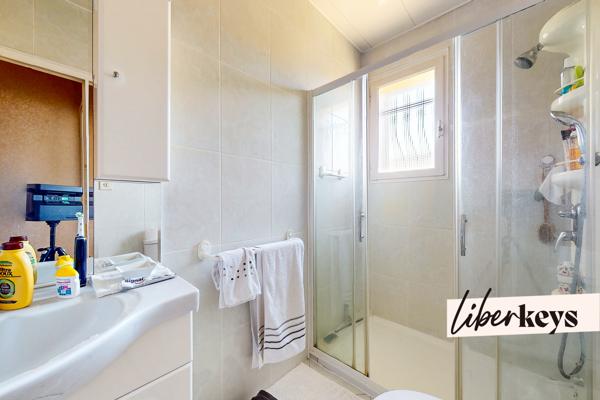 EYBENS – Maison familiale de 120 m² sur 1 070 m² de terrain, sous-sol complet et combles aménageables