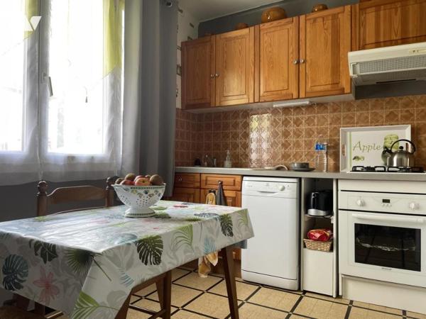CHALONS. maison de 5 pièces A RENOVER mais bon état général. Terrain de 312 m².
