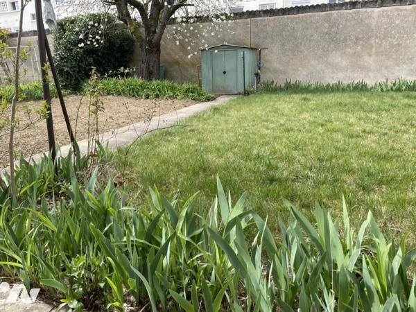 CHALONS. maison de 5 pièces A RENOVER mais bon état général. Terrain de 312 m².