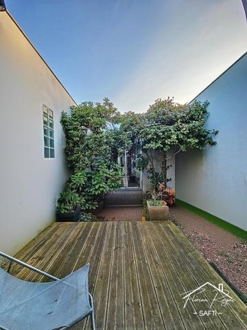 Maison d'architecte, grand terrain, au calme