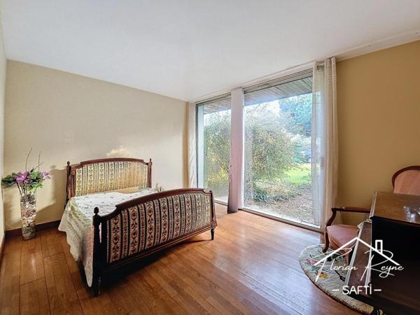 Maison d'architecte, grand terrain, au calme