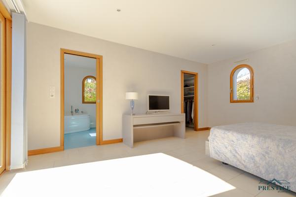 LA NOËVEILLARD - VILLA 236M2 - TERRAIN 1513M2