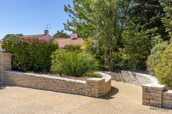 LA NOËVEILLARD - VILLA 236M2 - TERRAIN 1513M2