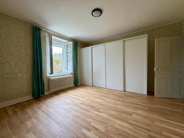 Maison  individuelle avec un grand terrain