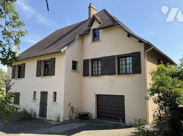 A VENDRE : Aux portes de GOURDON (Lot - 46) grande maison sur environ 4.300m² de terrain avec b...