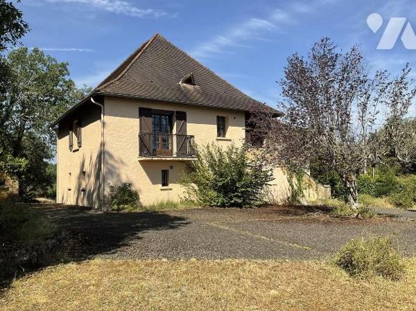 A VENDRE : Aux portes de GOURDON (Lot - 46) grande maison sur environ 4.300m² de terrain avec b...