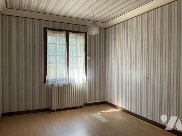 A VENDRE : Aux portes de GOURDON (Lot - 46) grande maison sur environ 4.300m² de terrain avec b...