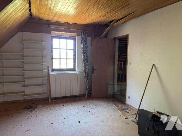 A VENDRE : Aux portes de GOURDON (Lot - 46) grande maison sur environ 4.300m² de terrain avec b...