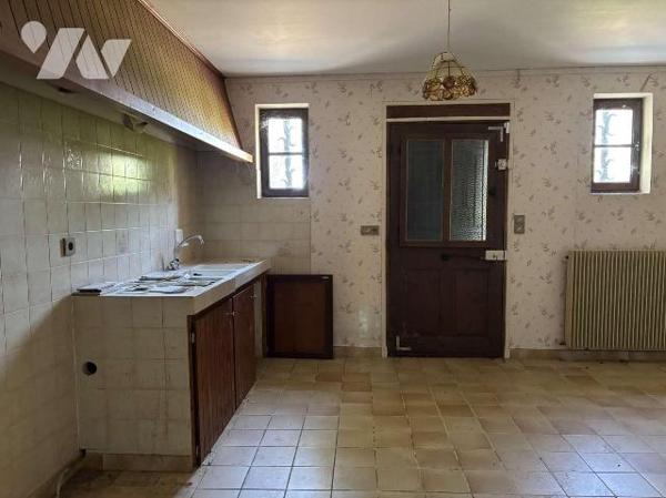 A VENDRE : Aux portes de GOURDON (Lot - 46) grande maison sur environ 4.300m² de terrain avec b...