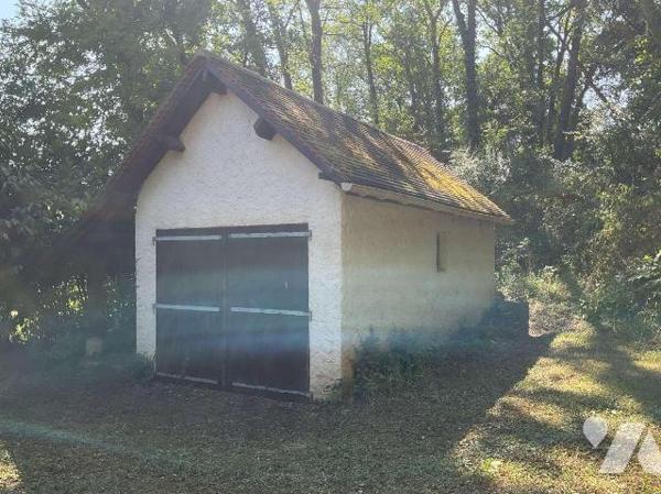 A VENDRE : Aux portes de GOURDON (Lot - 46) grande maison sur environ 4.300m² de terrain avec b...